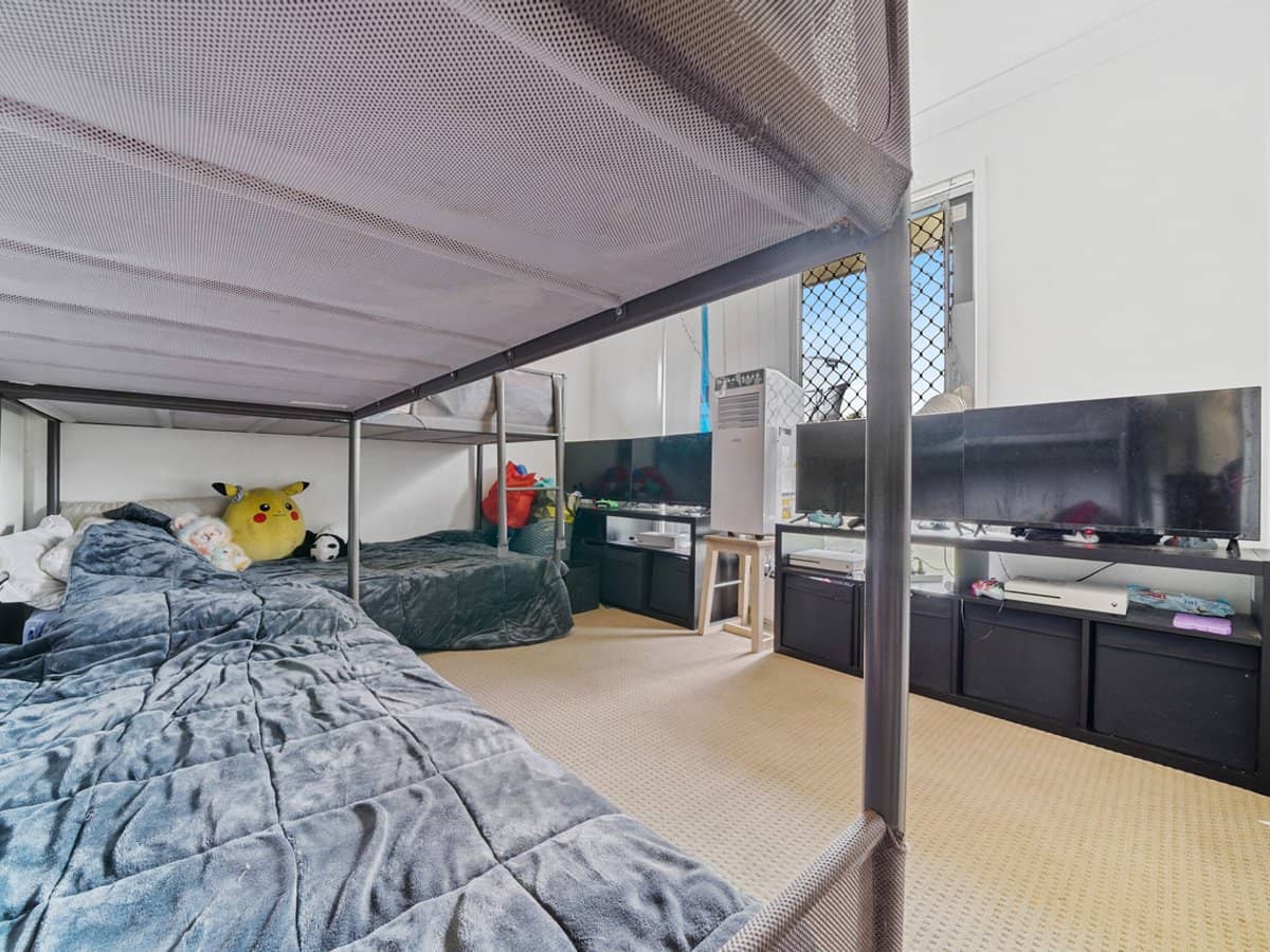 28 Baxter Crescent, CABOOLTURE - Thumbnail 3