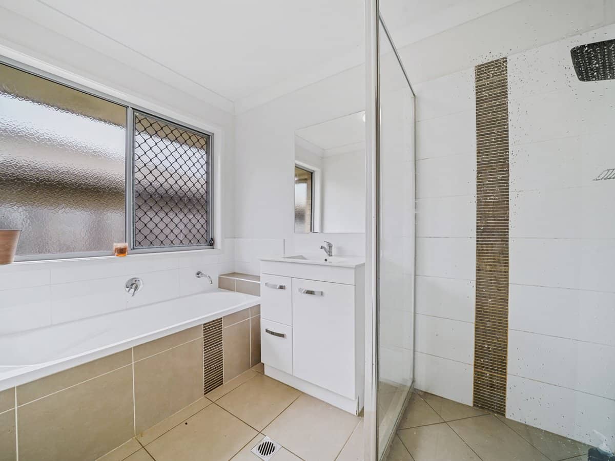 28 Baxter Crescent, CABOOLTURE - Thumbnail 5