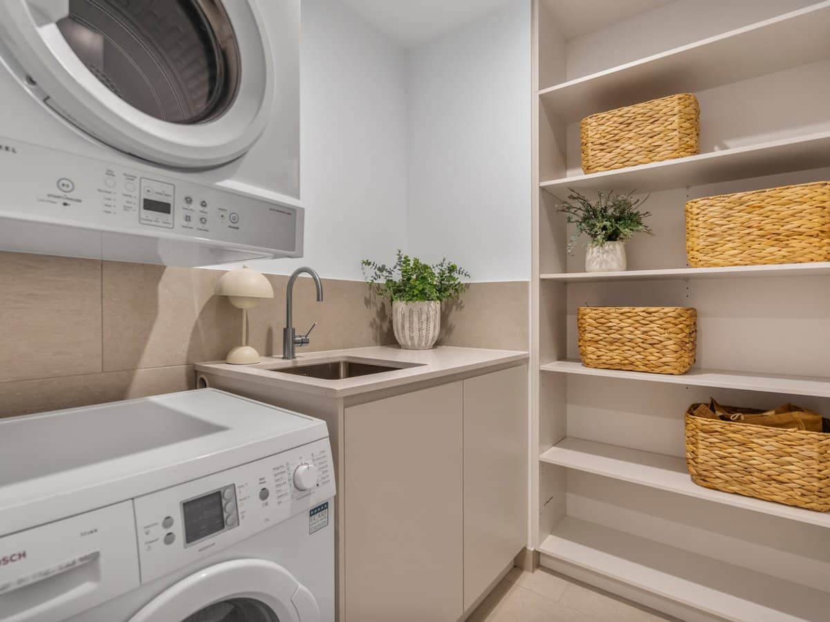 1 Cannes Avenue, SURFERS PARADISE - Thumbnail 22