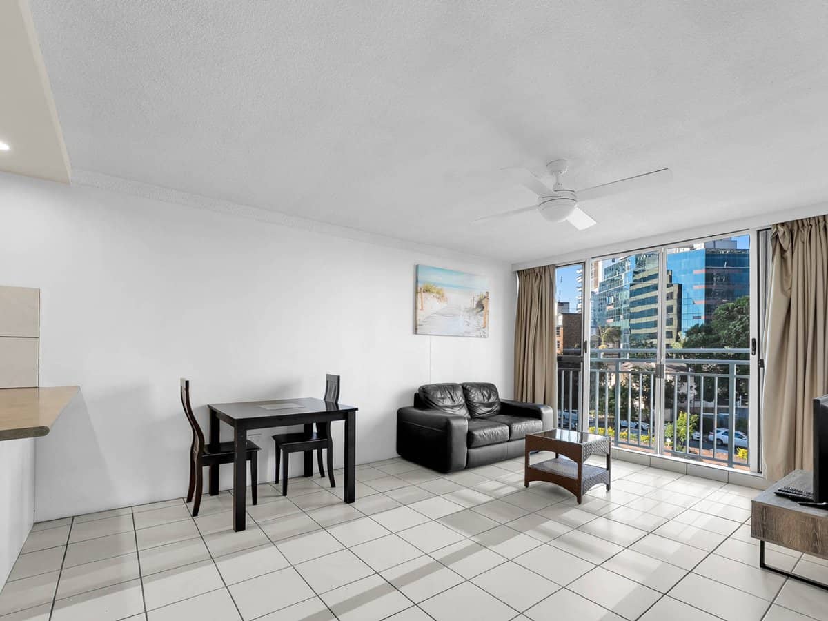 2 Riverview Parade, SURFERS PARADISE - Thumbnail 3