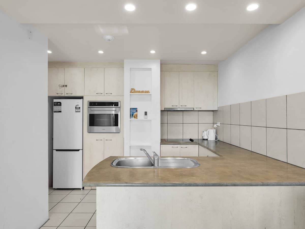 2 Riverview Parade, SURFERS PARADISE - Thumbnail 4