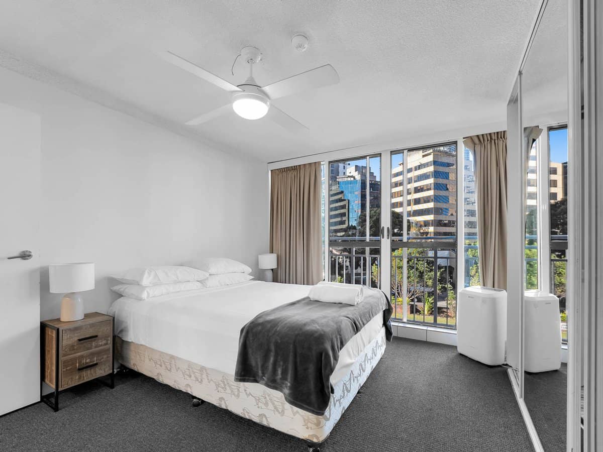 2 Riverview Parade, SURFERS PARADISE - Thumbnail 6