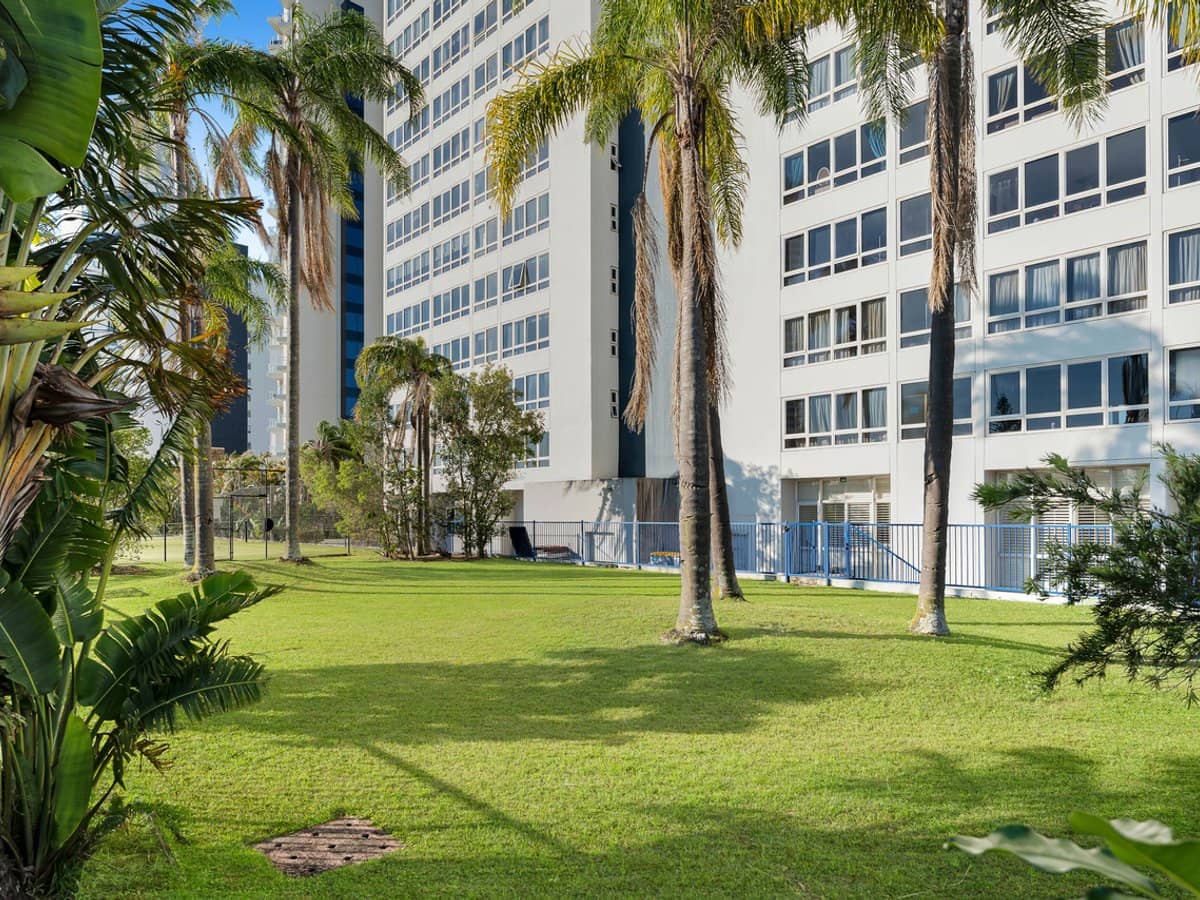 2 Riverview Parade, SURFERS PARADISE - Thumbnail 11