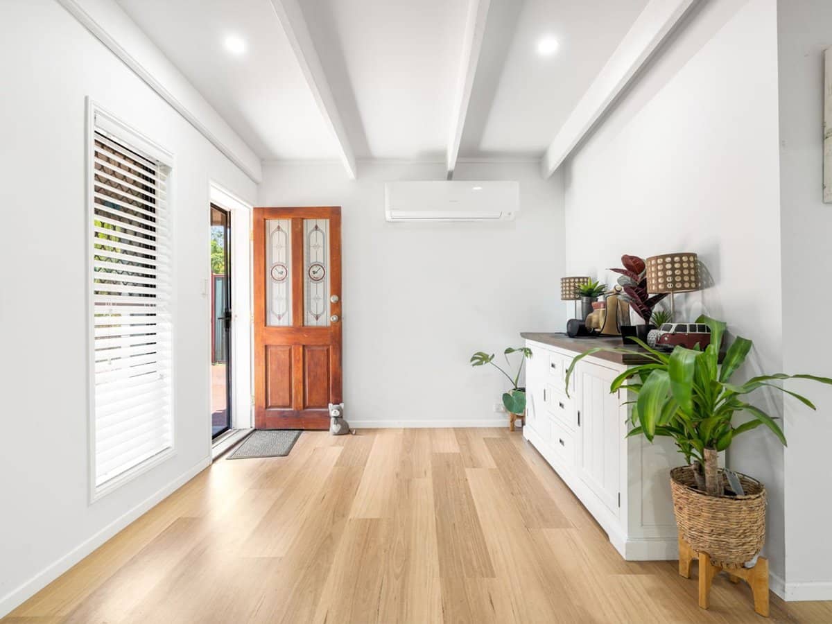 5 Overton Court, CRESTMEAD - Thumbnail 2