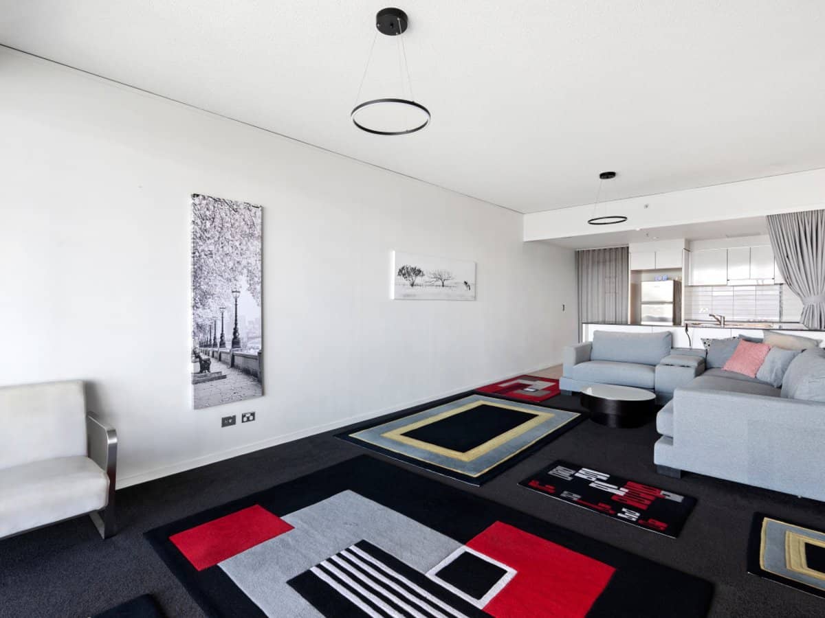 22 Surf Parade, BROADBEACH - Thumbnail 3