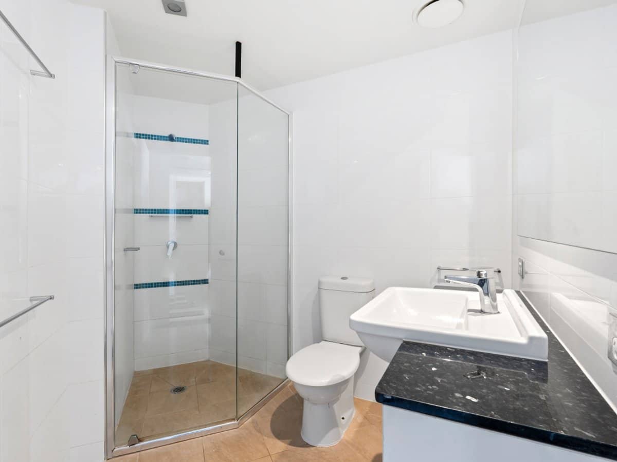 22 Surf Parade, BROADBEACH - Thumbnail 6