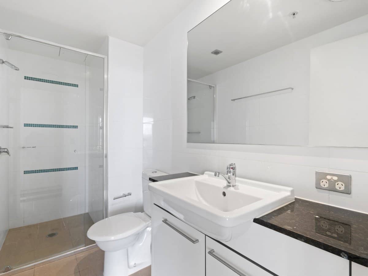 22 Surf Parade, BROADBEACH - Thumbnail 8