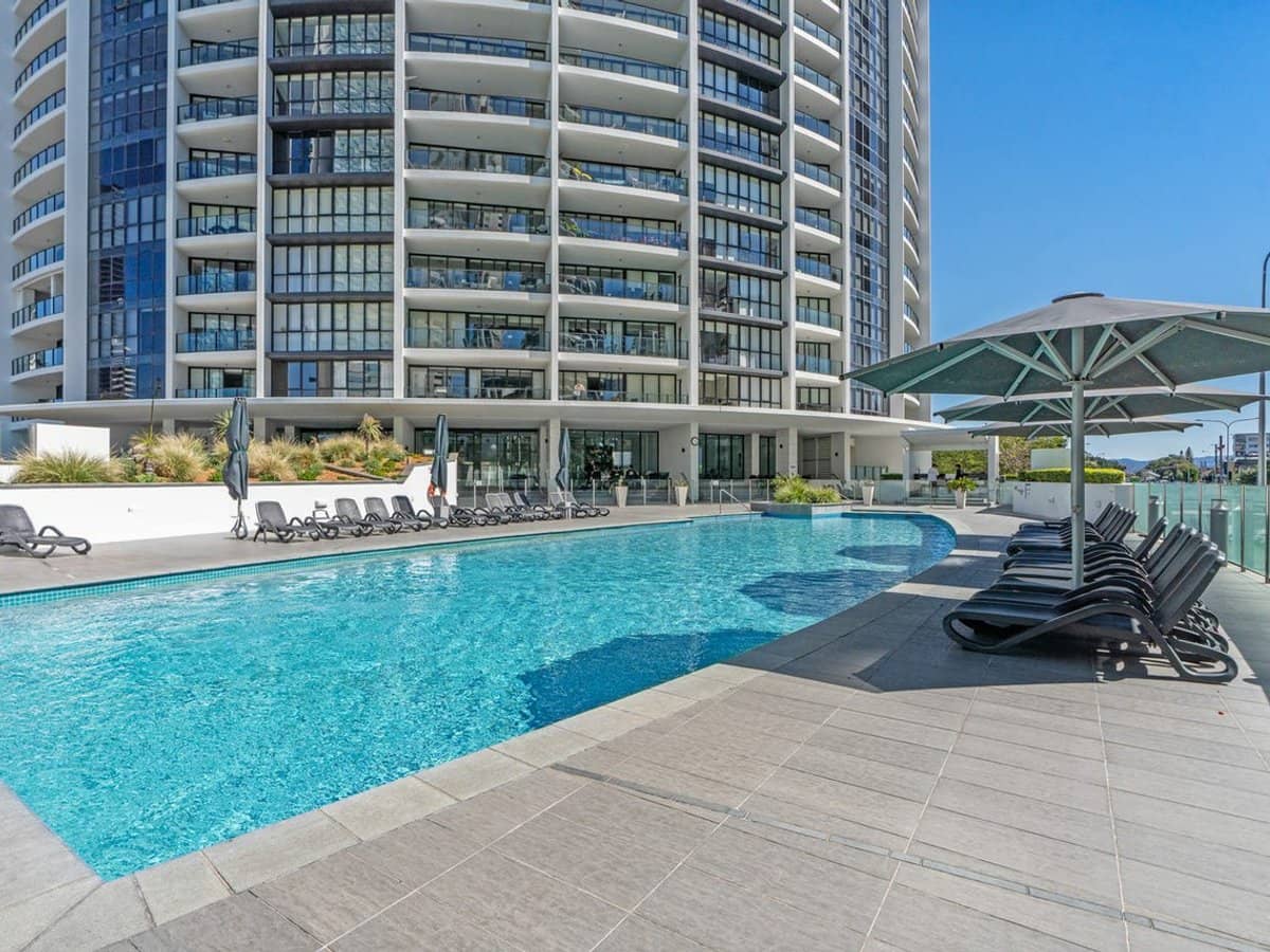 22 Surf Parade, BROADBEACH - Thumbnail 11