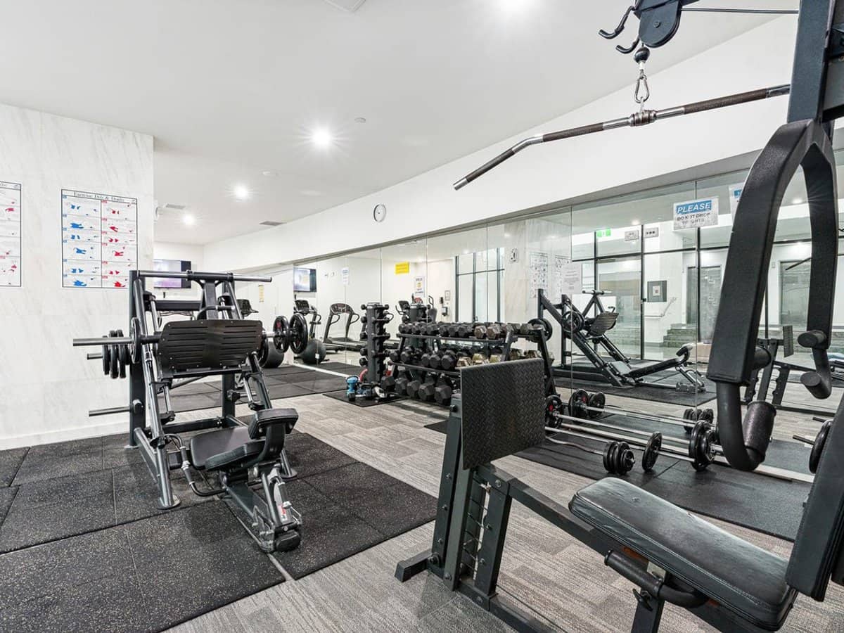 22 Surf Parade, BROADBEACH - Thumbnail 14