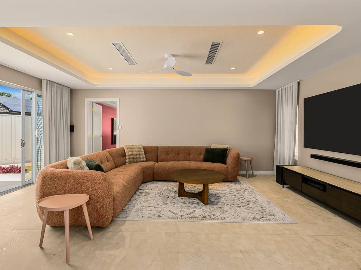 4 Maralinga Avenue, MERMAID WATERS - Thumbnail 2