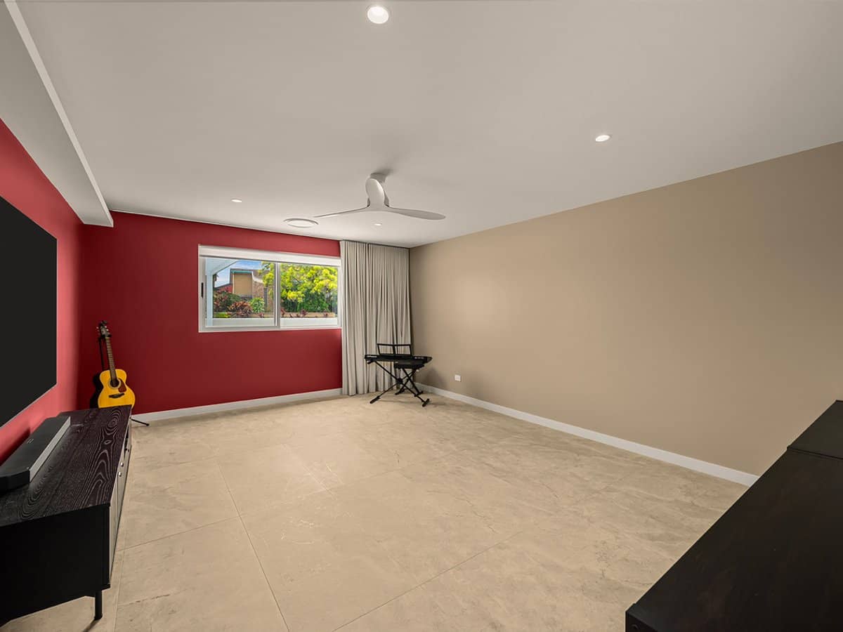 4 Maralinga Avenue, MERMAID WATERS - Thumbnail 8