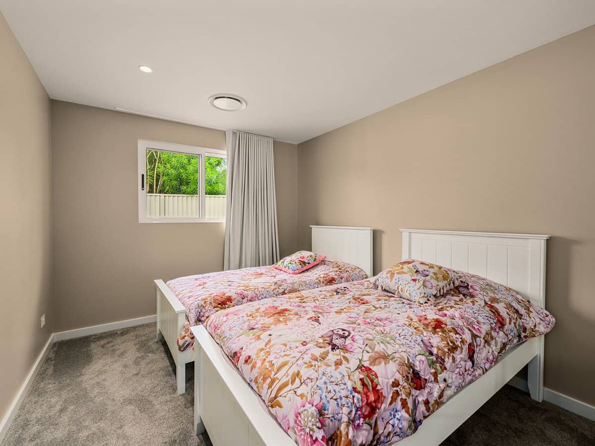 4 Maralinga Avenue, MERMAID WATERS - Thumbnail 13