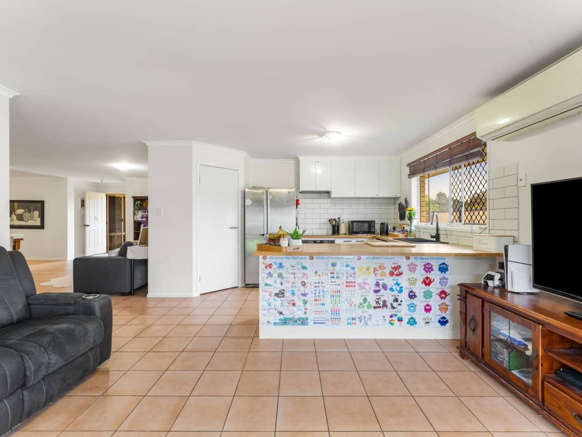 7 Flordabelle Place, HERITAGE PARK - Thumbnail 6