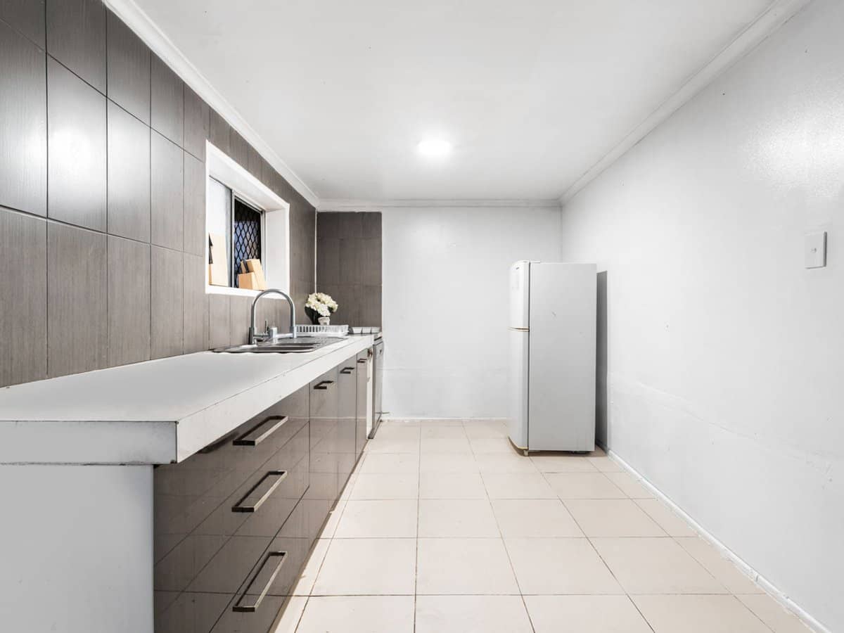 9 Bambil Street, CRESTMEAD - Thumbnail 2