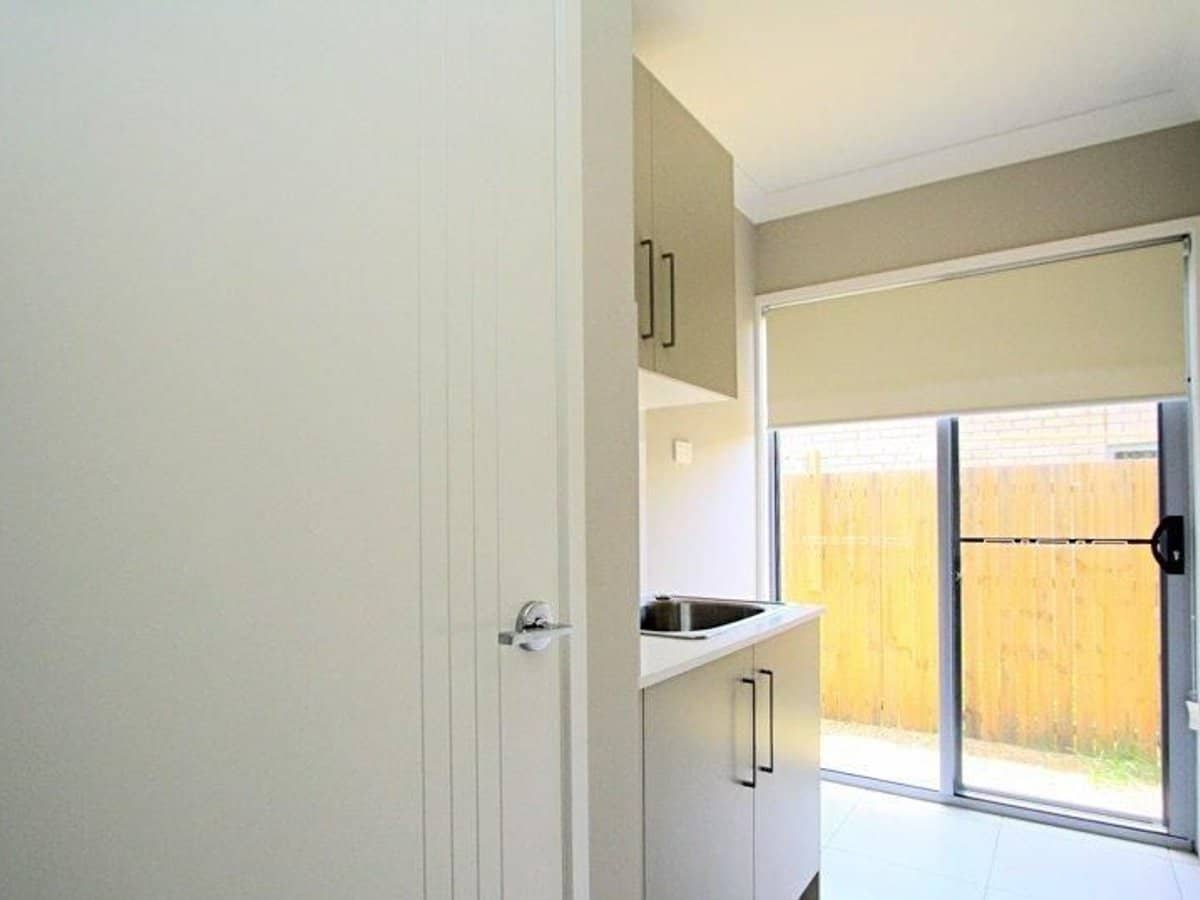 71 Cobblestone Avenue, LOGAN RESERVE - Thumbnail 14