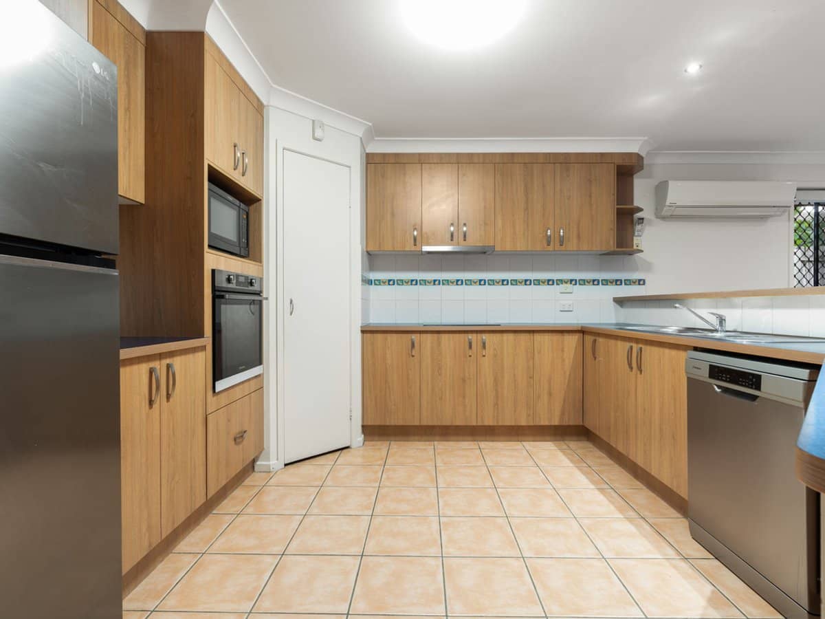 18 Buckley Drive, DREWVALE - Thumbnail 2