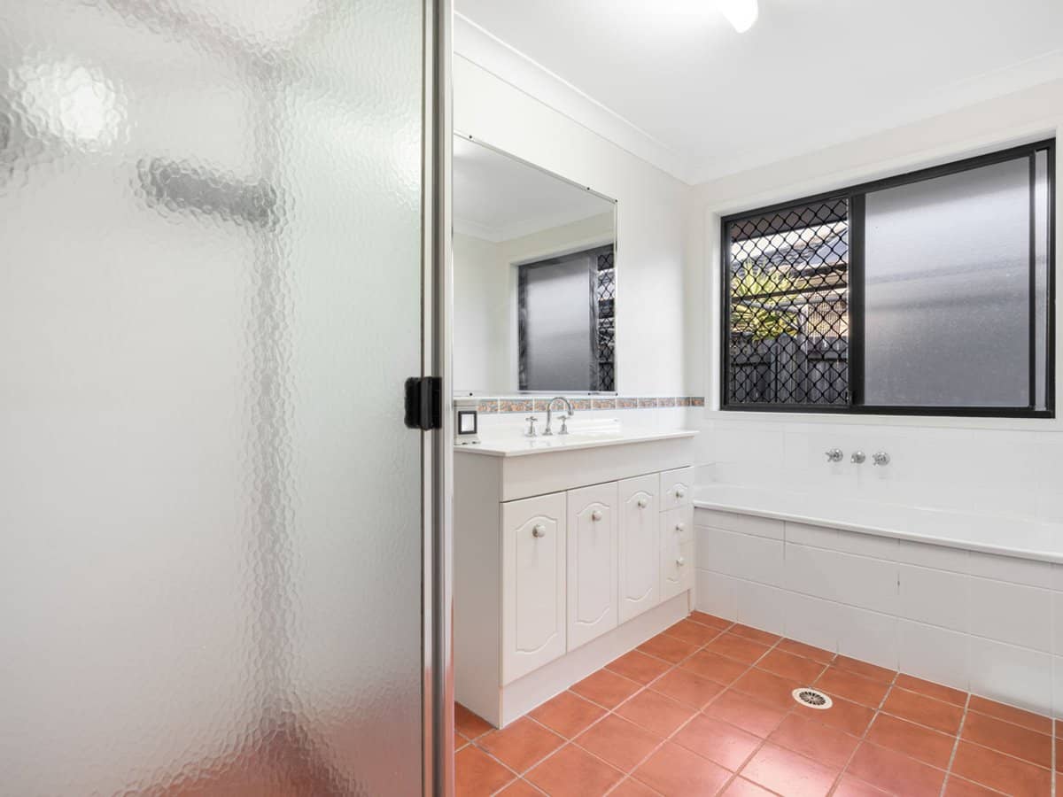 18 Buckley Drive, DREWVALE - Thumbnail 4