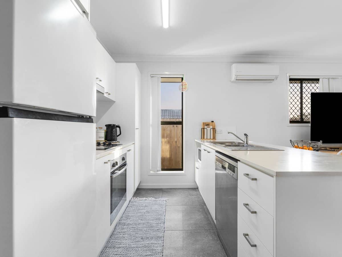 10 Scribbly Gum Court, BORONIA HEIGHTS - Thumbnail 12