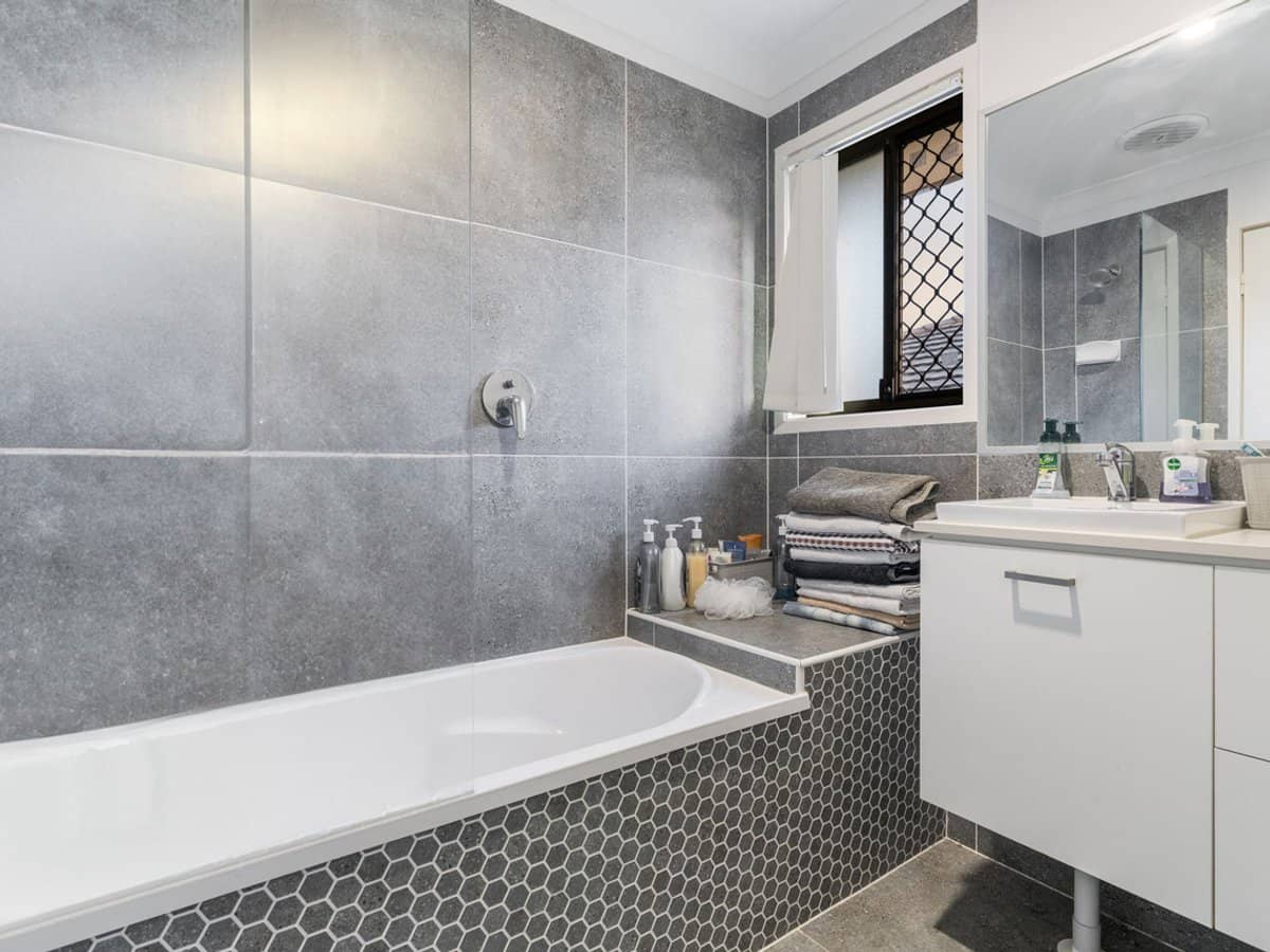 10 Scribbly Gum Court, BORONIA HEIGHTS - Thumbnail 18