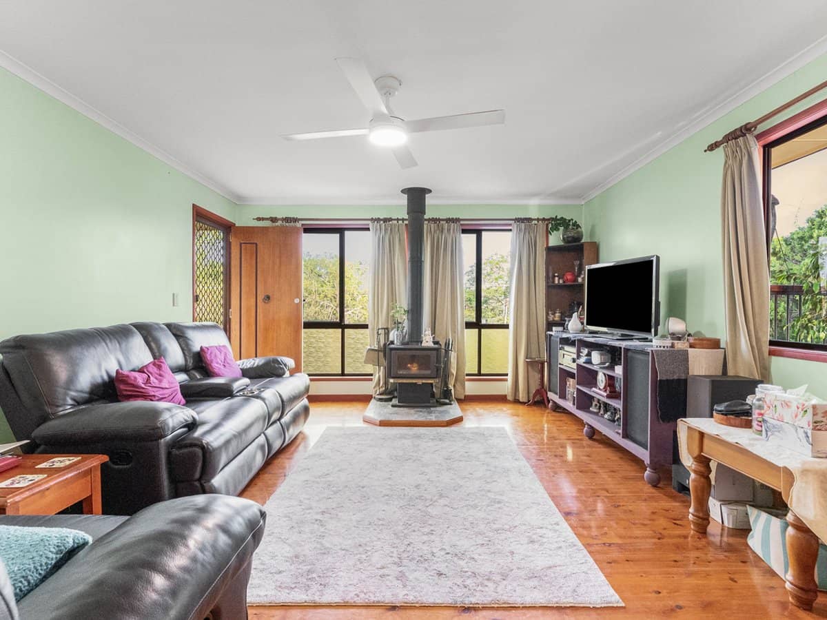 11 Parklands Drive, BORONIA HEIGHTS - Thumbnail 4