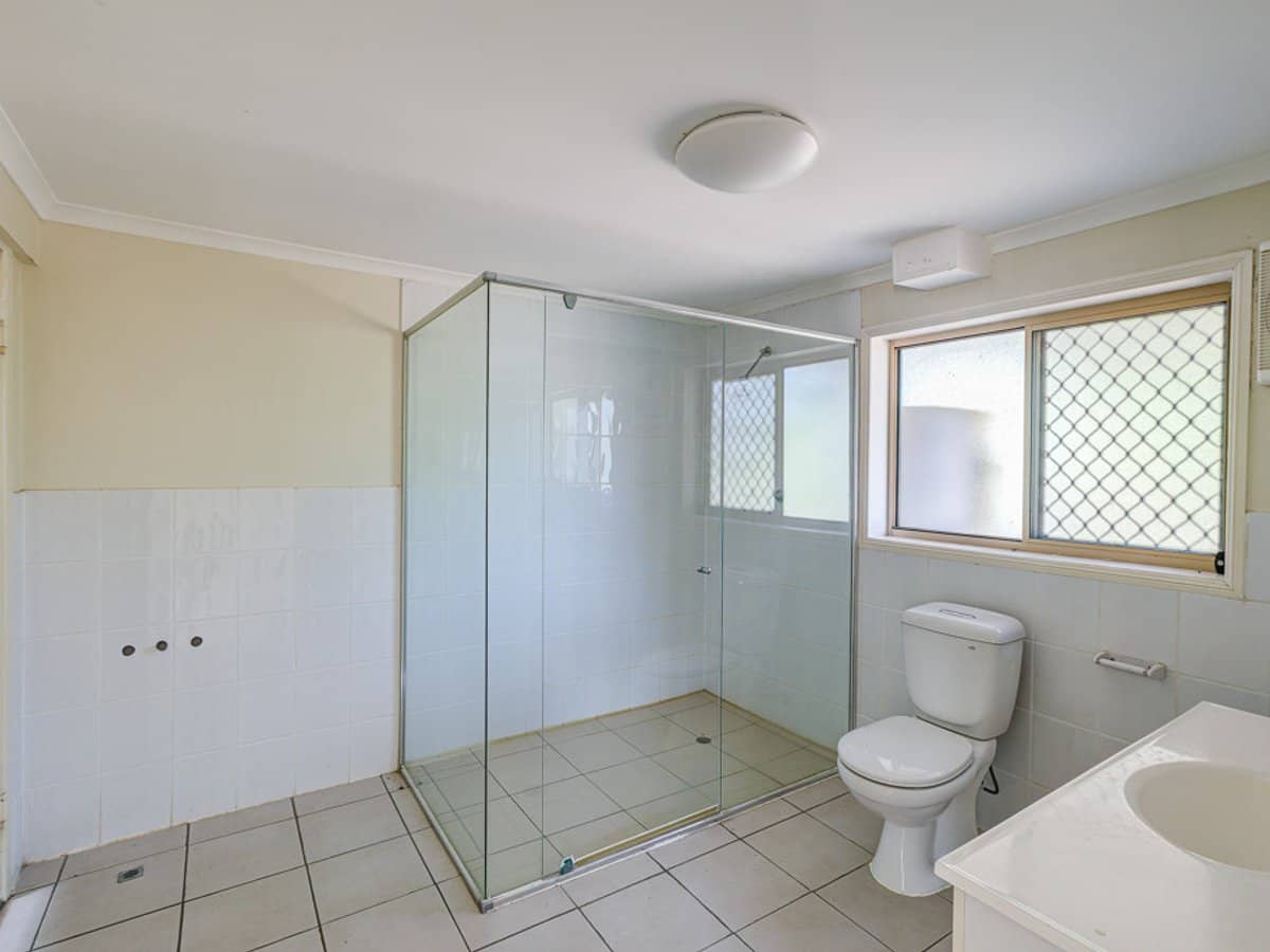 133 Waratah Drive, CRESTMEAD - Thumbnail 3
