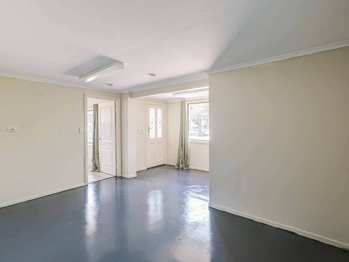 133 Waratah Drive, CRESTMEAD - Thumbnail 4