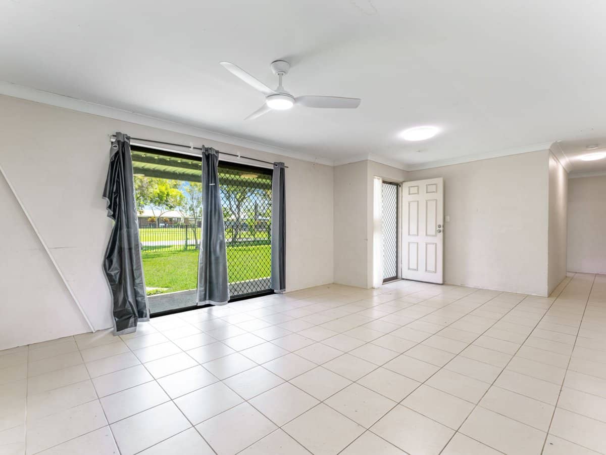 50 Trulson Drive, CRESTMEAD - Thumbnail 2