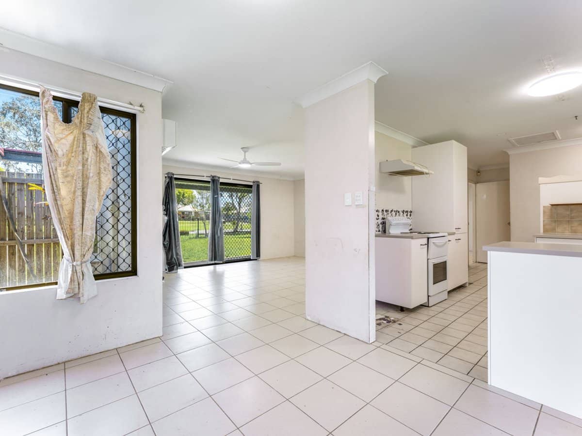 50 Trulson Drive, CRESTMEAD - Thumbnail 3