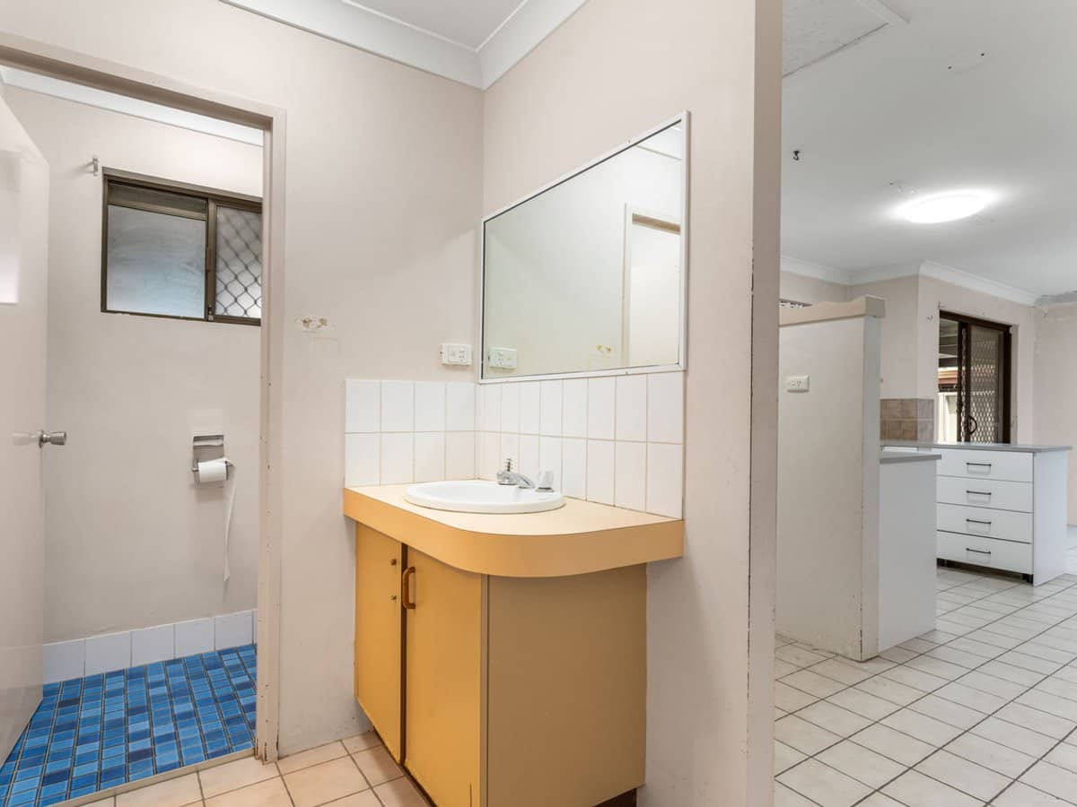 50 Trulson Drive, CRESTMEAD - Thumbnail 6