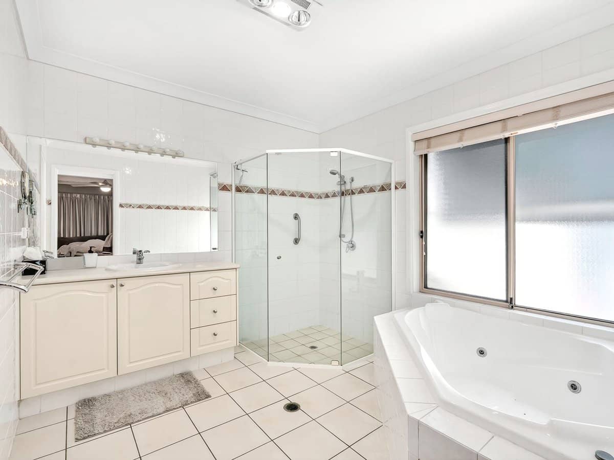 30 Tuckeroo Place, REEDY CREEK - Thumbnail 6