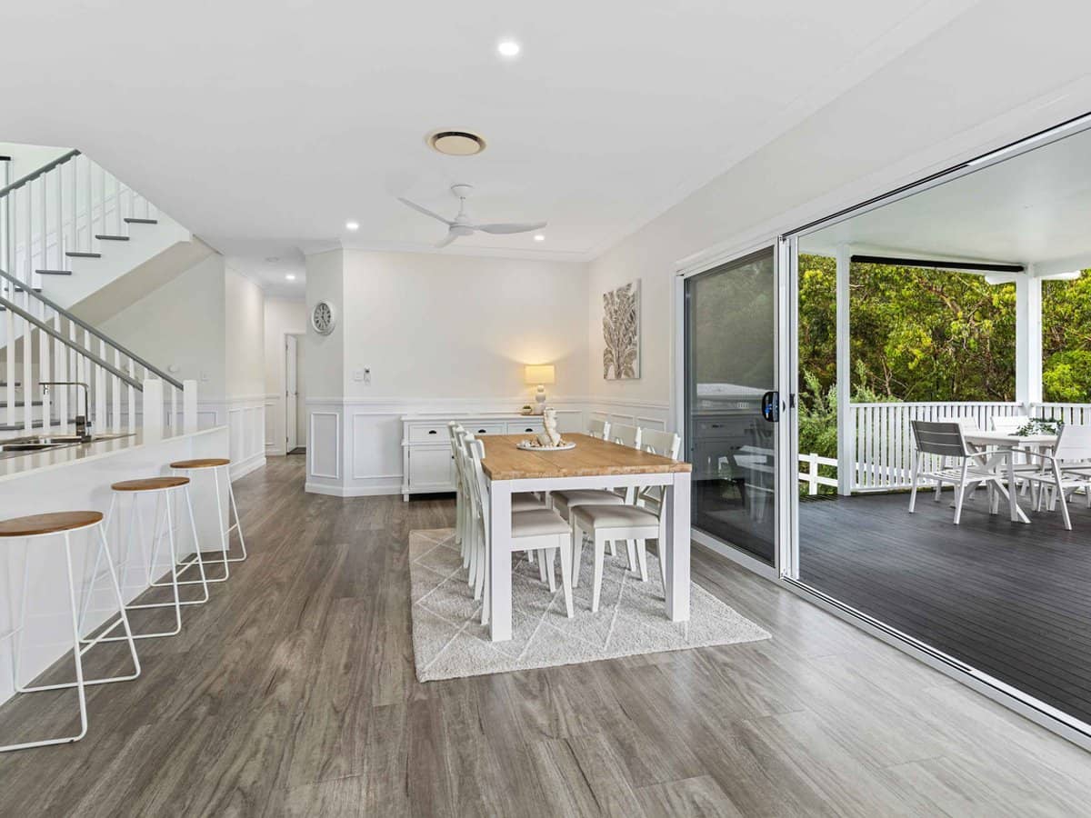 24 Kingcrest Drive, REEDY CREEK - Thumbnail 1