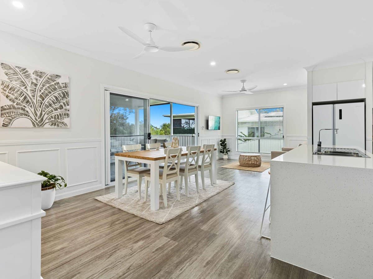 24 Kingcrest Drive, REEDY CREEK - Thumbnail 6