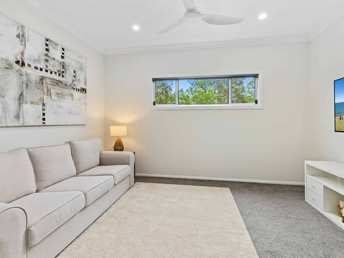 24 Kingcrest Drive, REEDY CREEK - Thumbnail 8