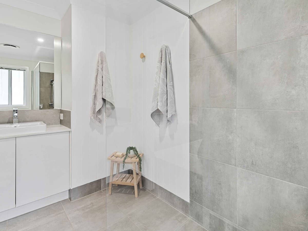 24 Kingcrest Drive, REEDY CREEK - Thumbnail 11