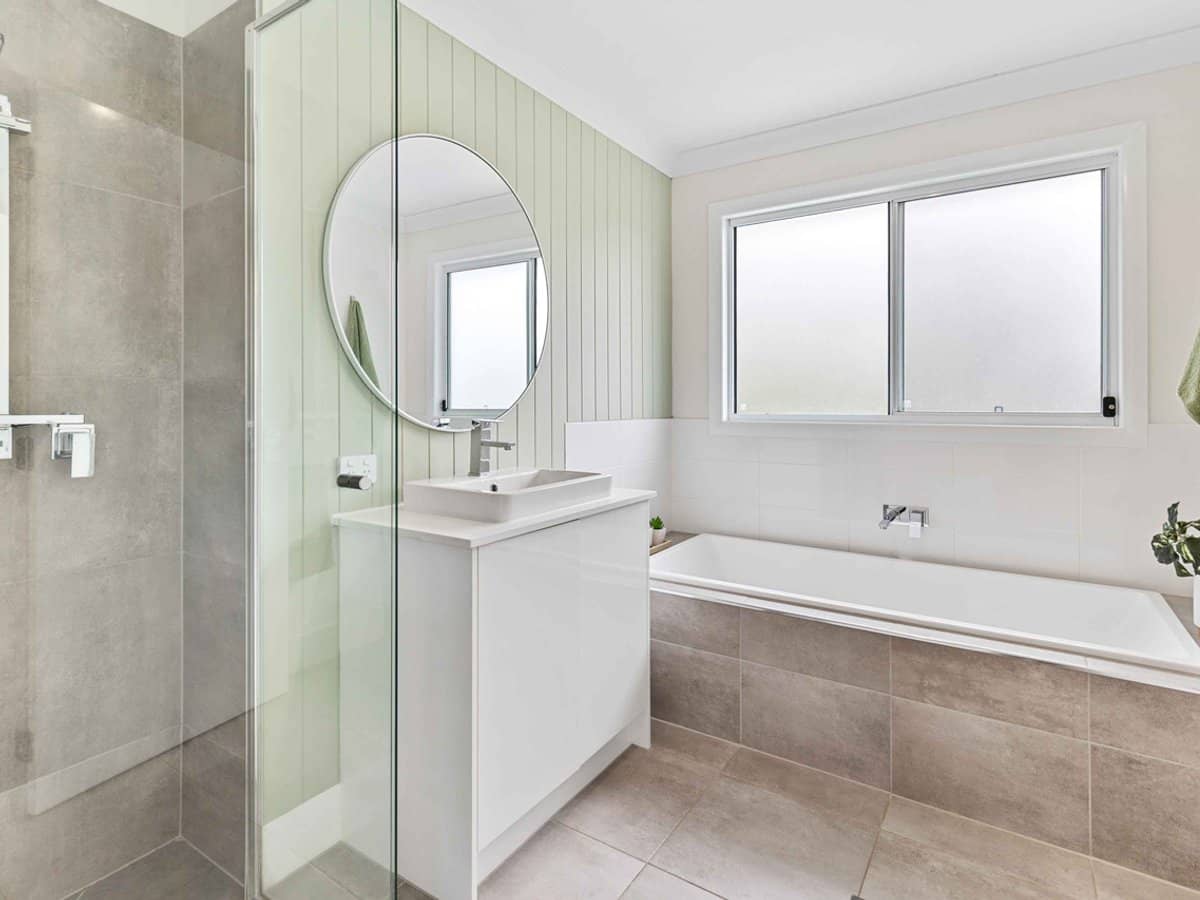 24 Kingcrest Drive, REEDY CREEK - Thumbnail 16