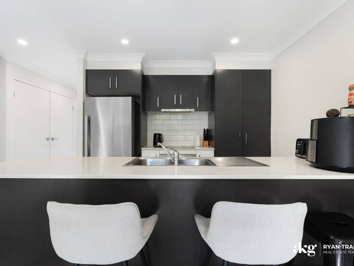 11 Clarke Road, PARK RIDGE - Thumbnail 4