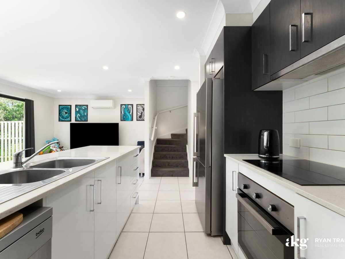 11 Clarke Road, PARK RIDGE - Thumbnail 5