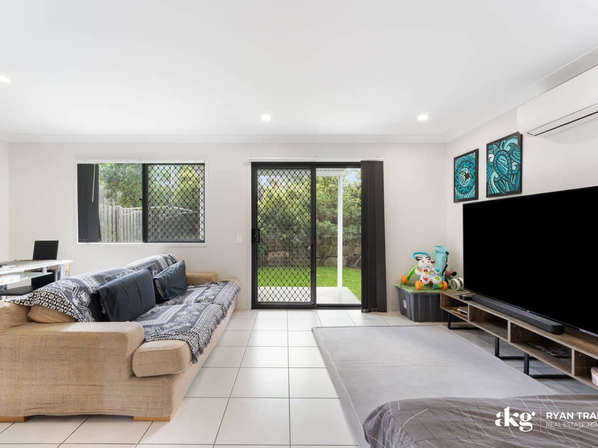 11 Clarke Road, PARK RIDGE - Thumbnail 7