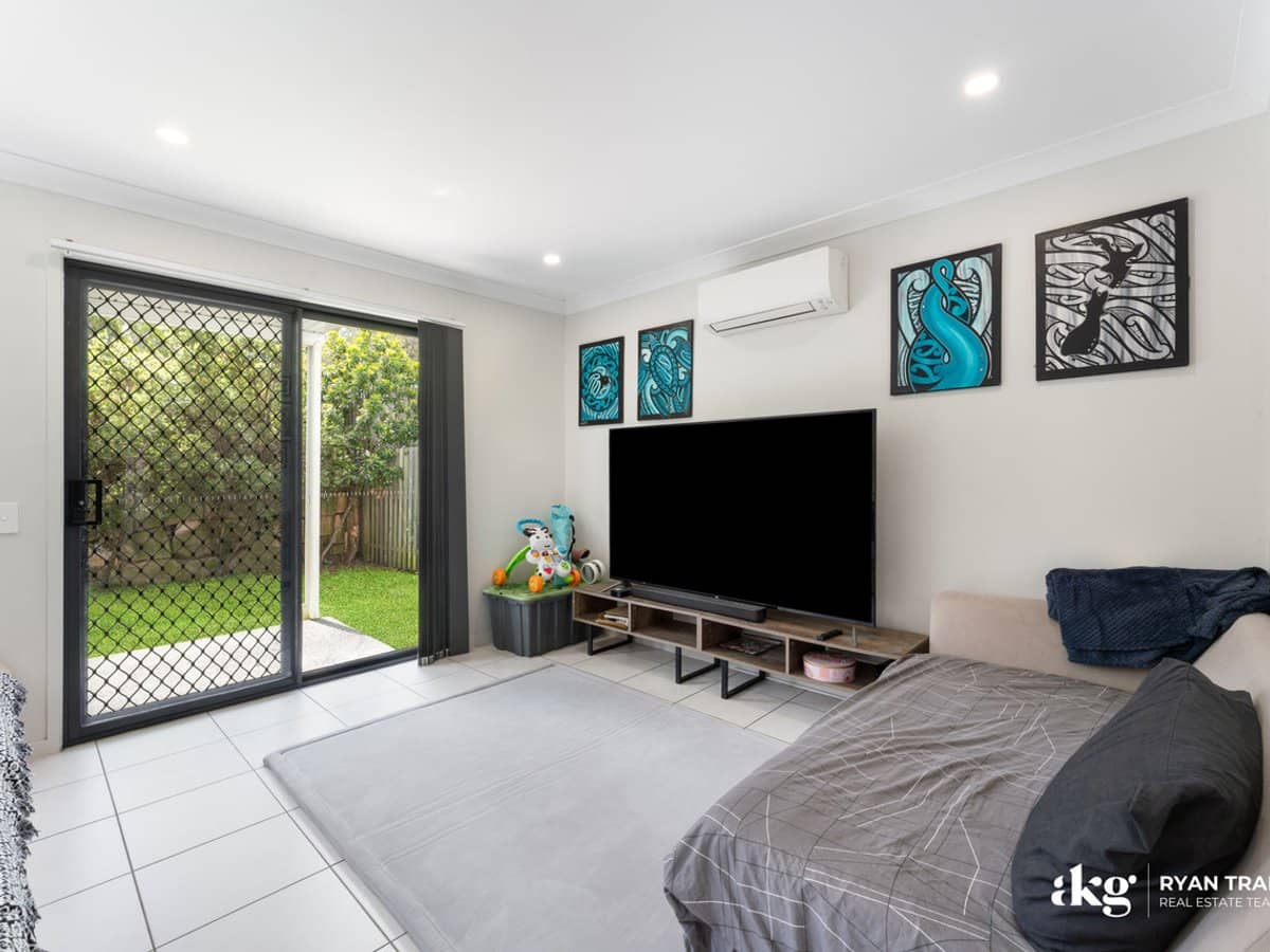 11 Clarke Road, PARK RIDGE - Thumbnail 8