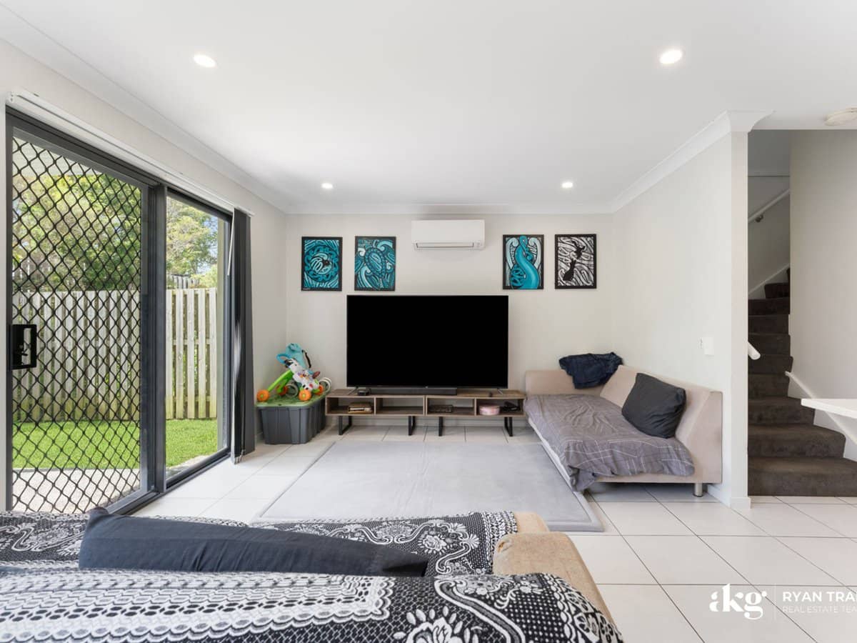 11 Clarke Road, PARK RIDGE - Thumbnail 9