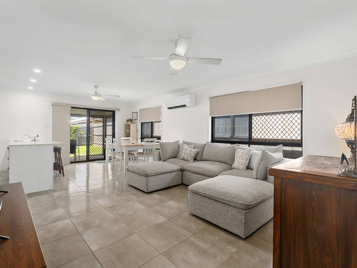 17 Shale Avenue, LOGAN RESERVE - Thumbnail 5