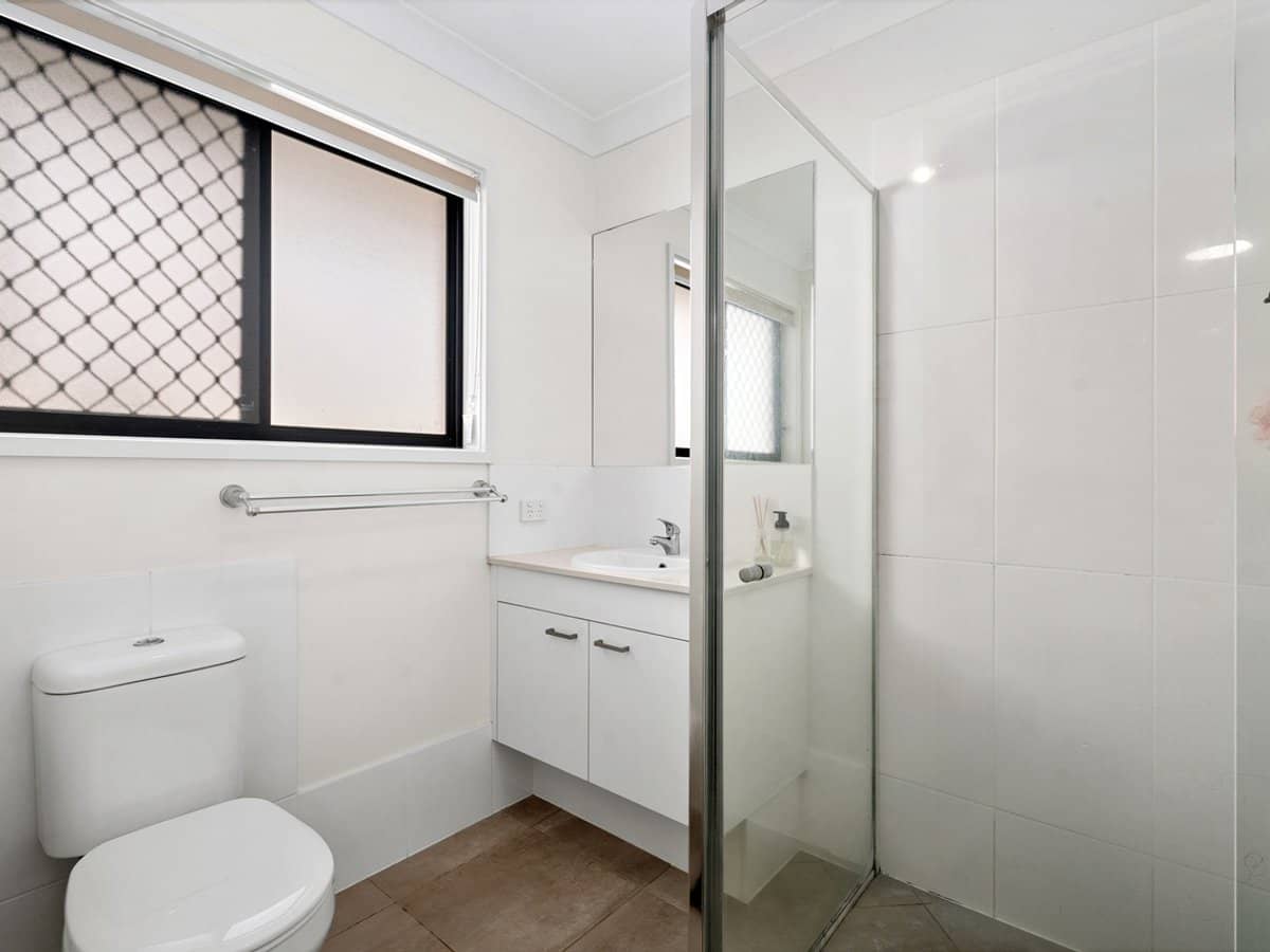 17 Shale Avenue, LOGAN RESERVE - Thumbnail 8