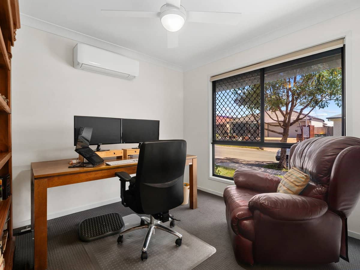 17 Shale Avenue, LOGAN RESERVE - Thumbnail 10