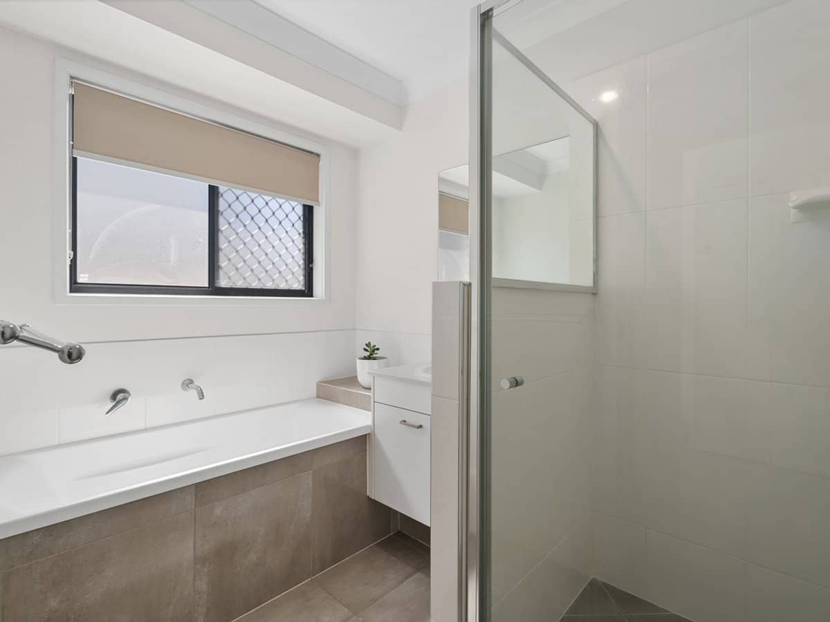 17 Shale Avenue, LOGAN RESERVE - Thumbnail 12