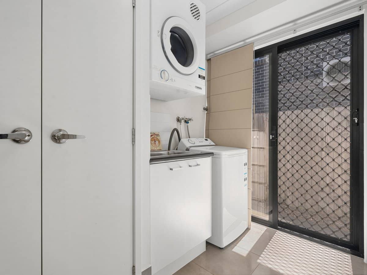 17 Shale Avenue, LOGAN RESERVE - Thumbnail 13