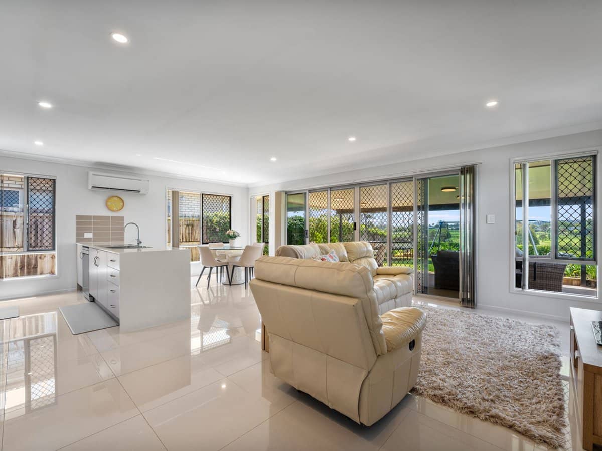 48 South Quarter Drive, LOGANLEA - Thumbnail 3