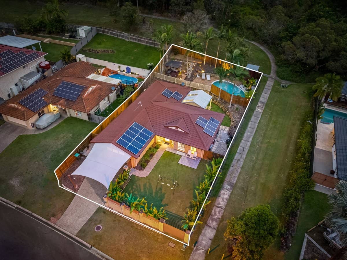 12 Moorea Court, PACIFIC PINES - Thumbnail 2