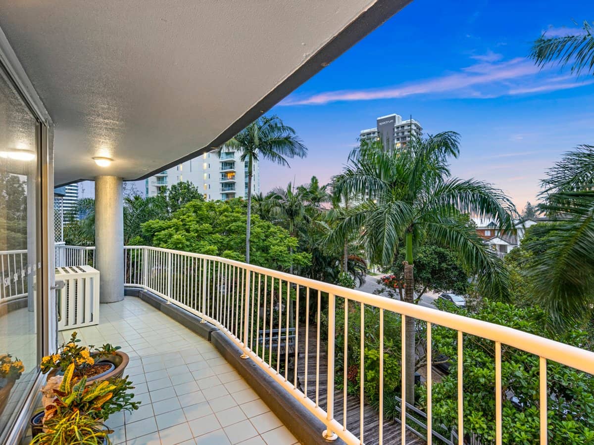 19 Riverview Parade, SURFERS PARADISE - Thumbnail 2