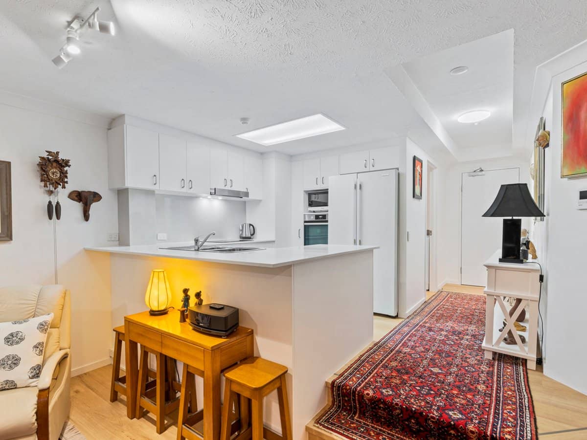 19 Riverview Parade, SURFERS PARADISE - Thumbnail 9