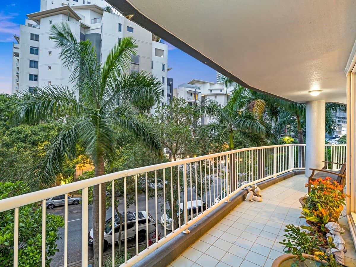 19 Riverview Parade, SURFERS PARADISE - Thumbnail 16